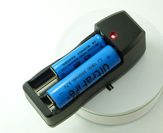 China Cargador de batería de ión de litio universal dual del enchufe de la UE, cargador de batería de 2 bahías proveedor