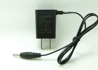 China Cargador negro/del blanco 3,7 de voltio 18650 de batería, cargador de la célula de la ión de litio del enchufe de los E.E.U.U. proveedor