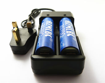 China Cargador de batería recargable BRITÁNICO del enchufe 2A para las baterías de litio de la alta capacidad proveedor
